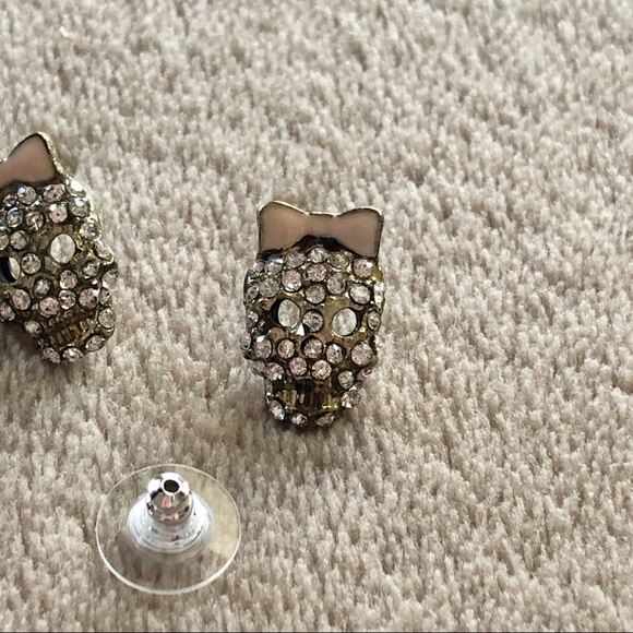 ✨2/$7✨ Earrings: Skull with Bow Earrings, Pink, 1 pair 🛍 Bundle Me! - Picture 3 of 8